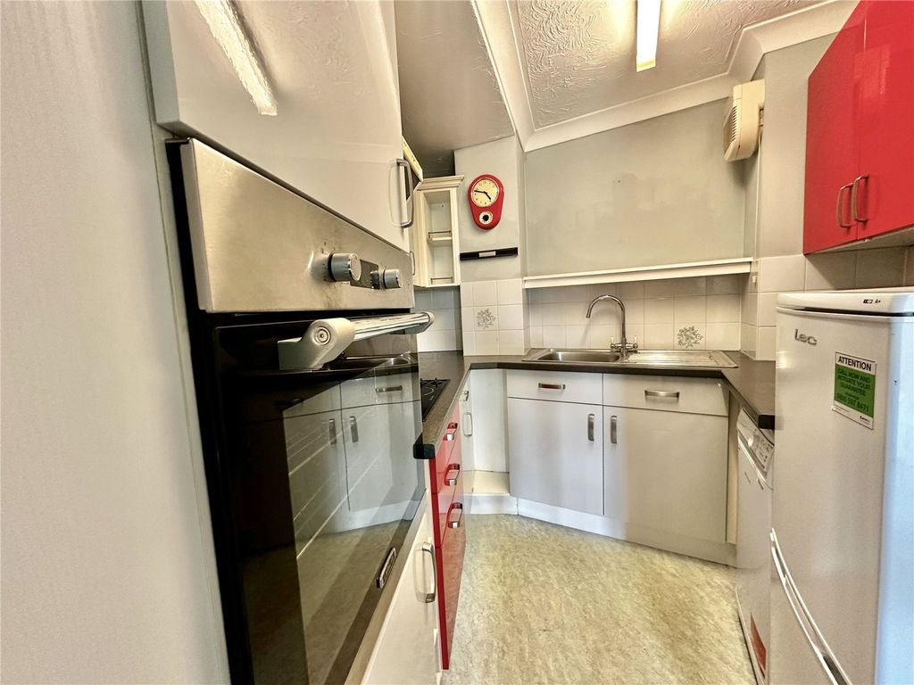 Property photo 2 of 8 Picture No. 14