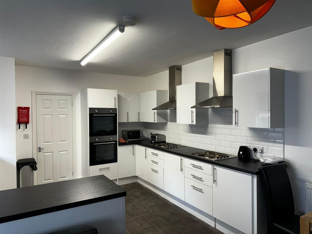 Property photo 3 of 5 Udlj37B-7E2Hxfzrkkgmsw.Jpg