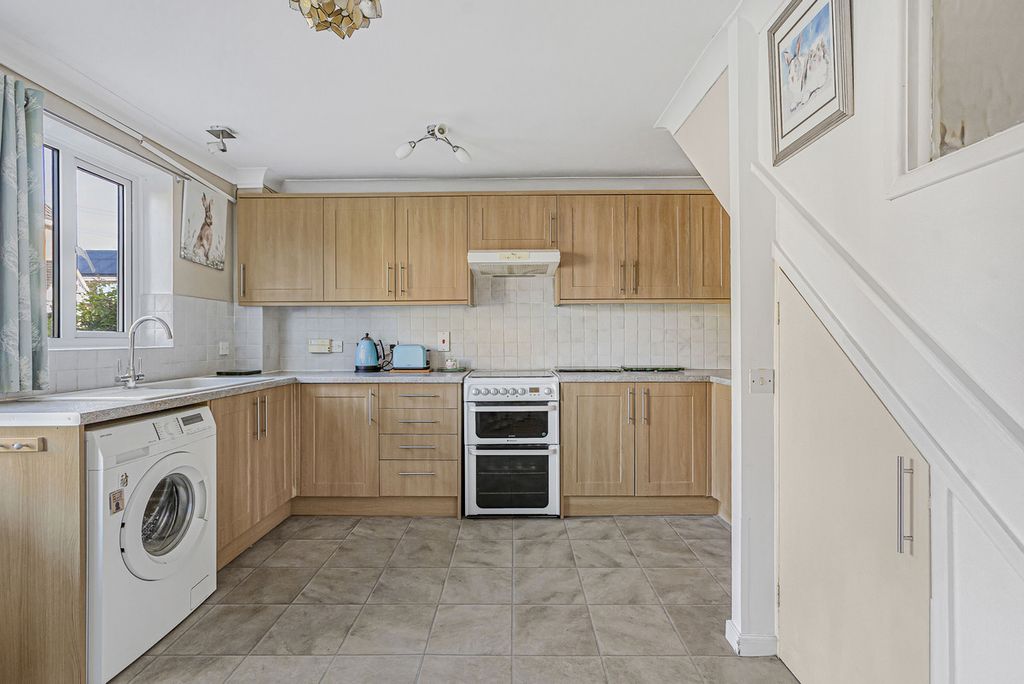 Property photo 3 of 27