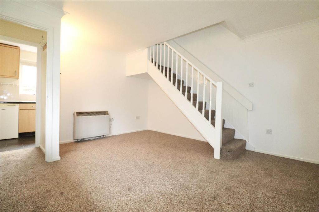 Property photo 3 of 8 59 Sjpw Living.Jpg