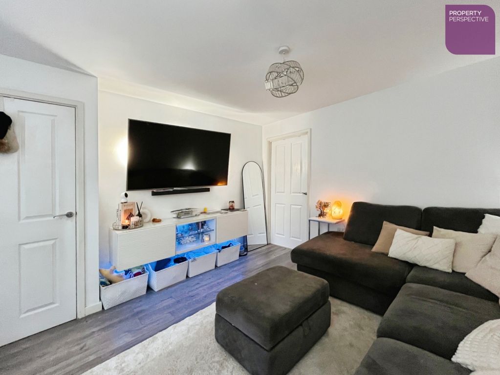 Property photo 3 of 17 Living Room