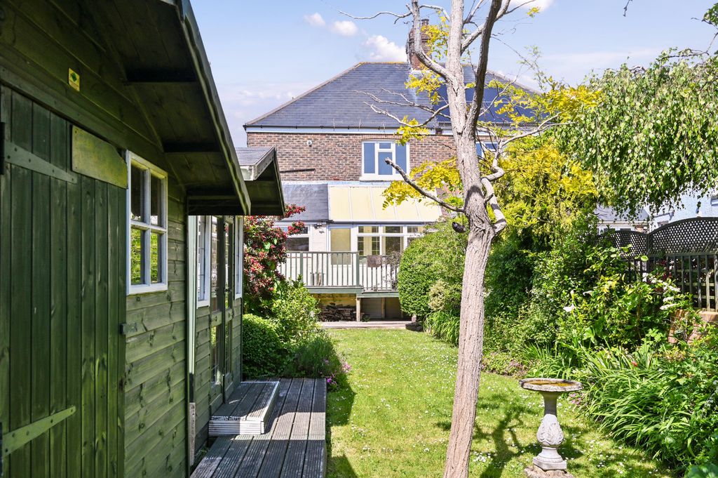 Property photo 3 of 28