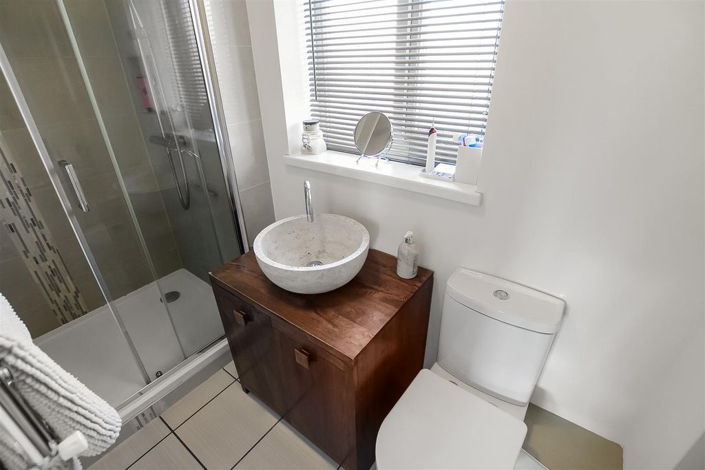Property photo 3 of 18 En Suite.Jpg