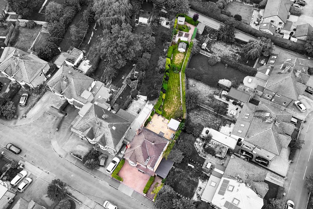 Property photo 2 of 26
