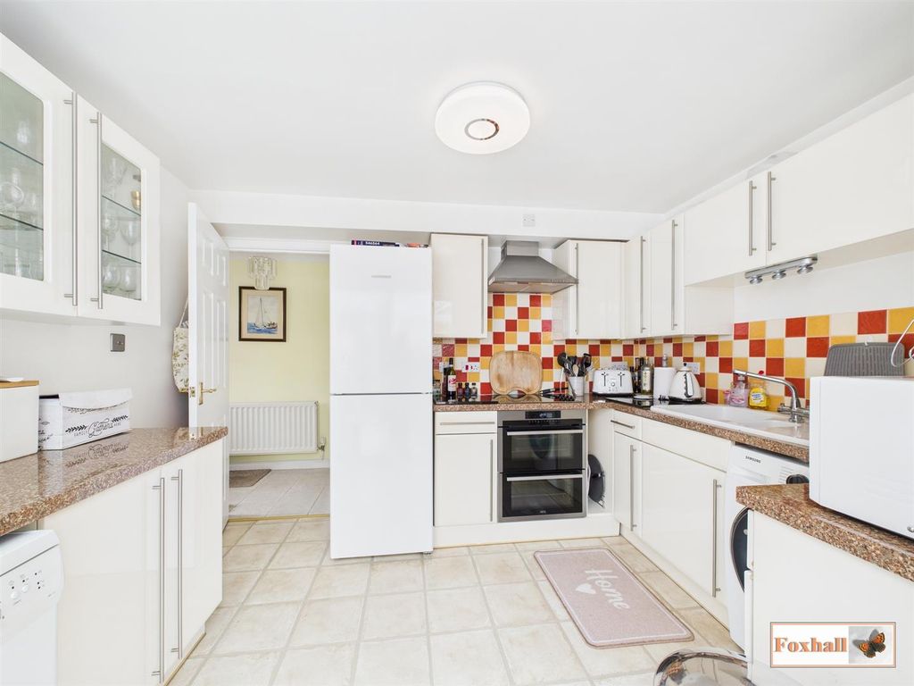 Property photo 2 of 21 Kitchen