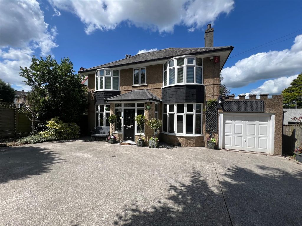 Property photo 1 of 31 Merafield Road