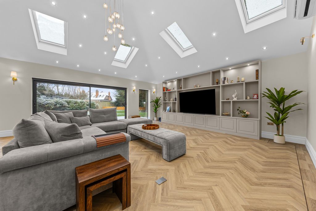 Property photo 3 of 25