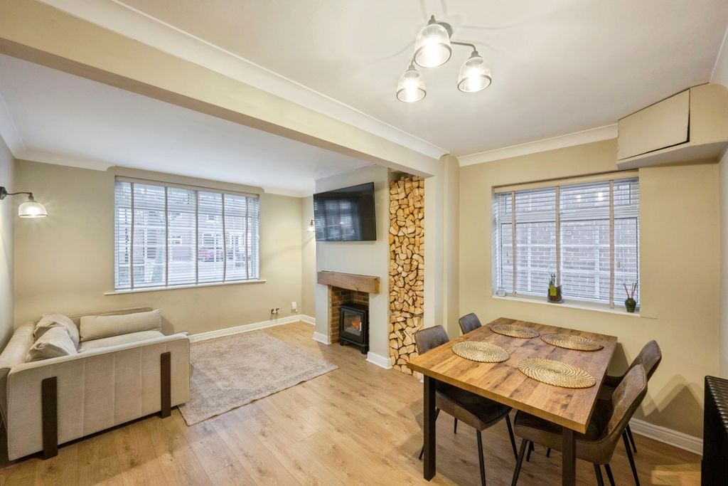 Property photo 2 of 14 Lounge/Dining Room