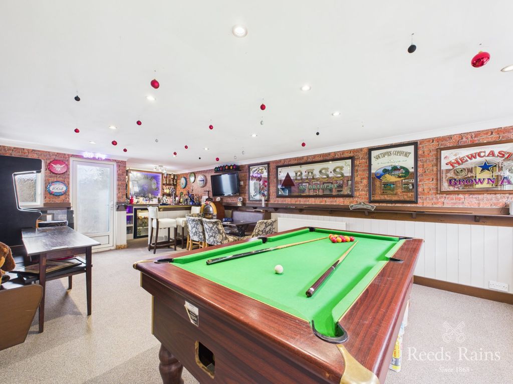 Property photo 2 of 25 Entertainment Room