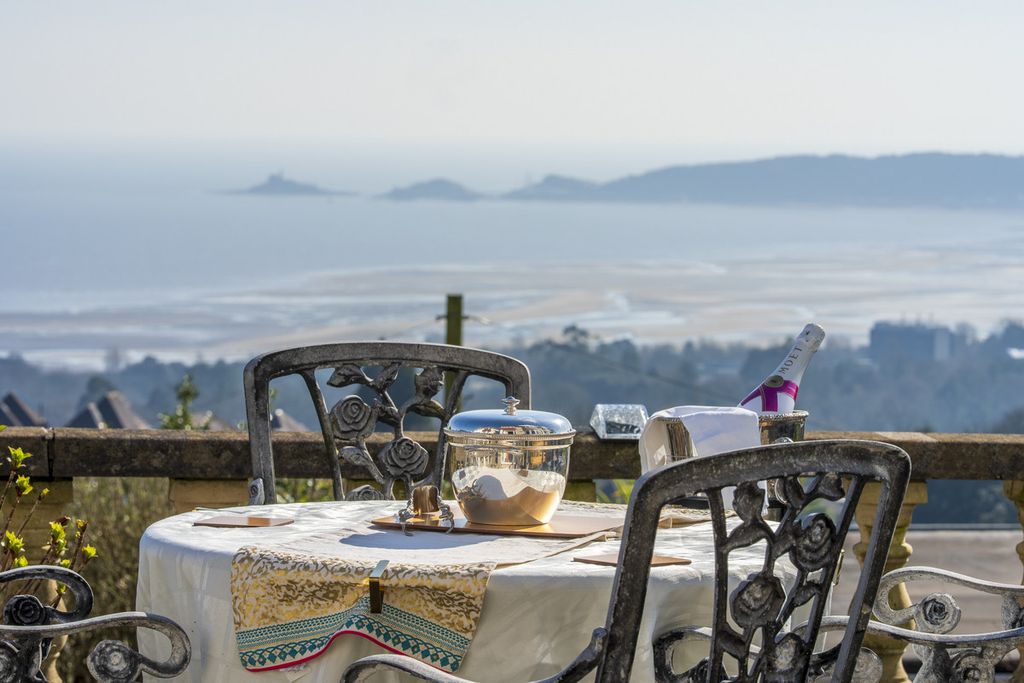 Property photo 3 of 28