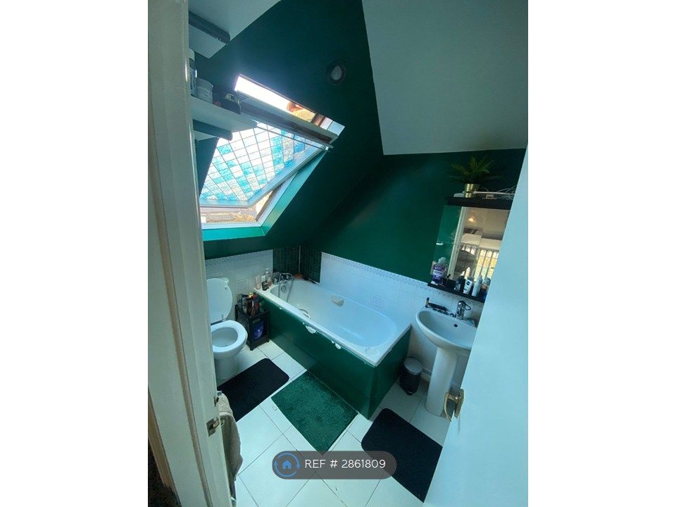 Property photo 2 of 6 Bathroom