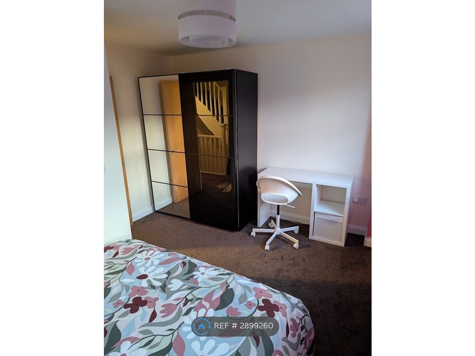 Property photo 3 of 15 1st Floor Medium Bedroom