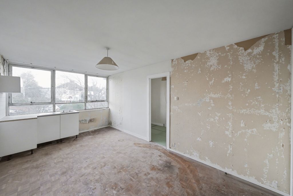 Property photo 3 of 19 8 Howmic Court, Arlington Road, Twickenham, Tw1 2Bd