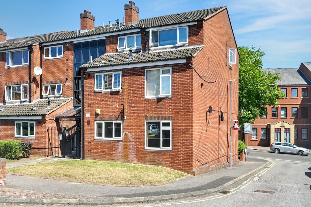 Property photo 1 of 12 113 North Sherwood Street, Nottingham, Ng1 4Ez