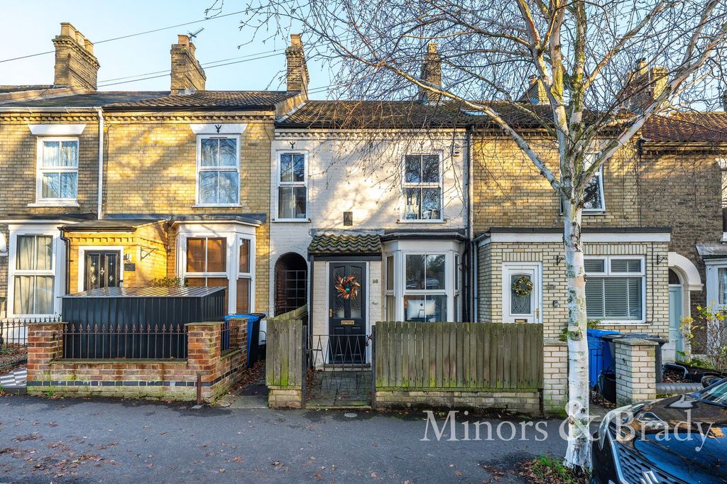 Property photo 1 of 18