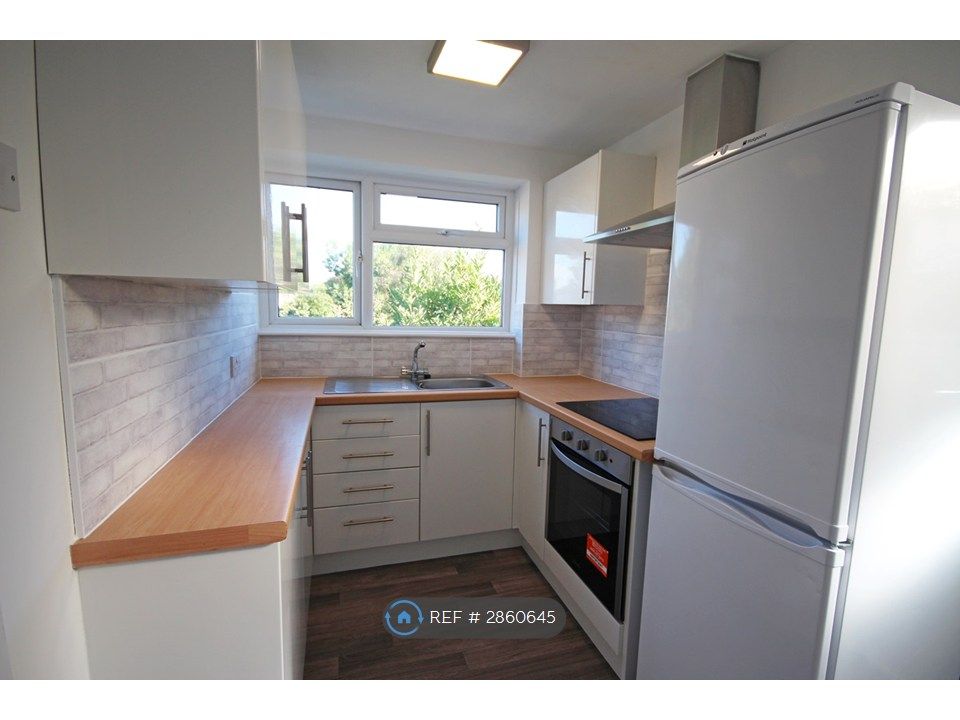 Property photo 2 of 8 Kitchen