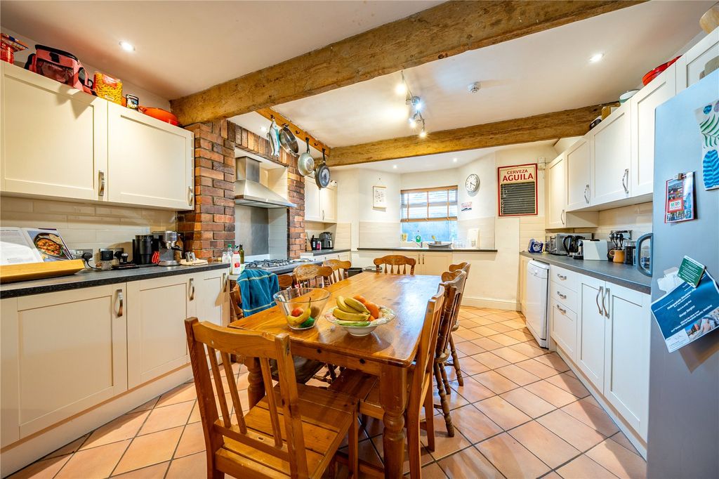 Property photo 2 of 15 Picture No. 11