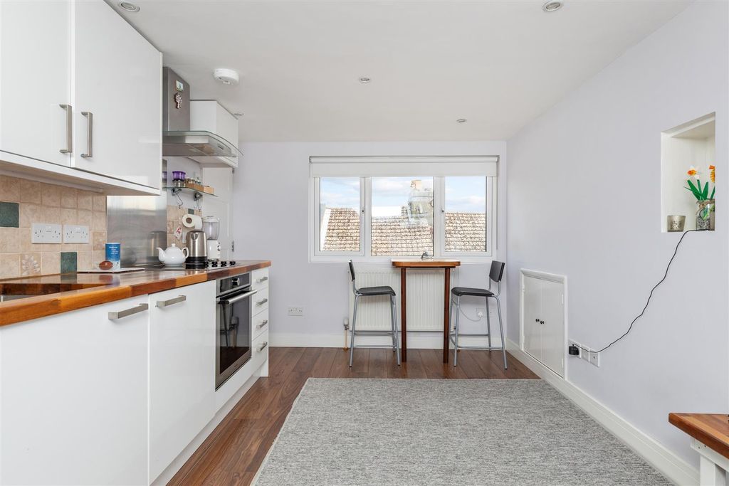 Property photo 2 of 8 St Martin's Street-7.Jpg