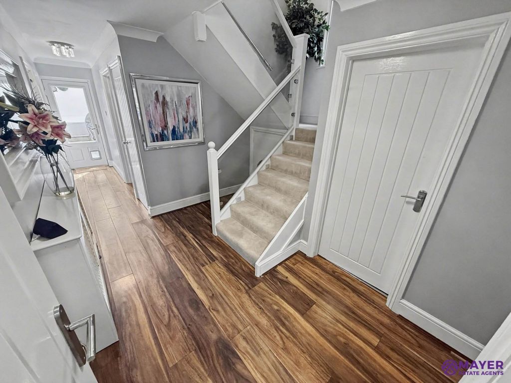 Property photo 2 of 25