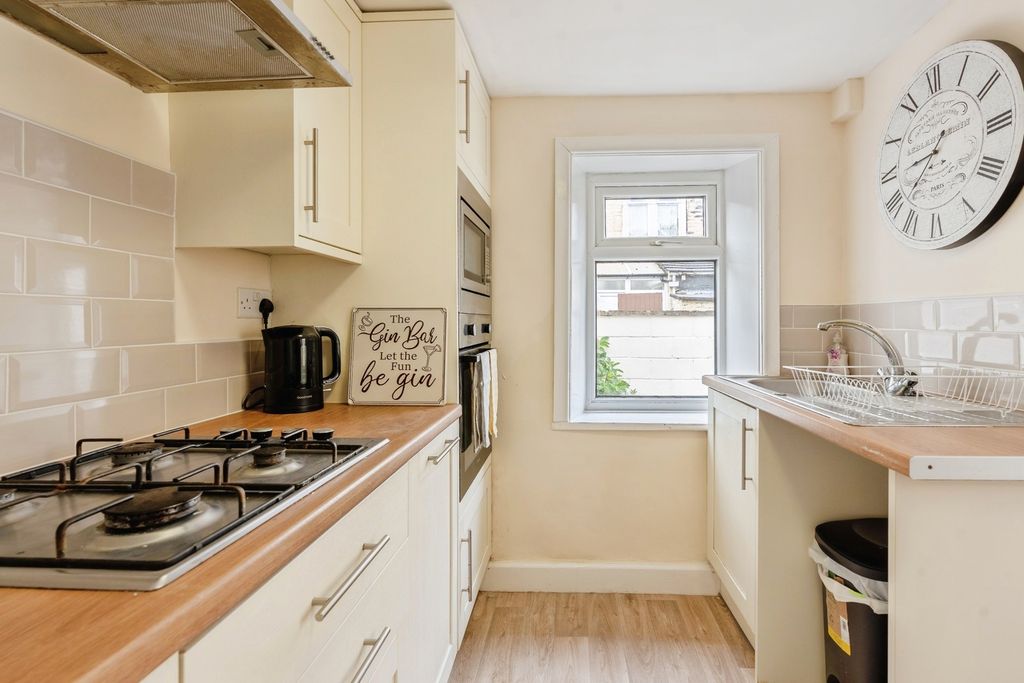 Property photo 3 of 20 Pbox-Img.Jpg