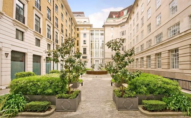 Property photo 3 of 7 Courtyard