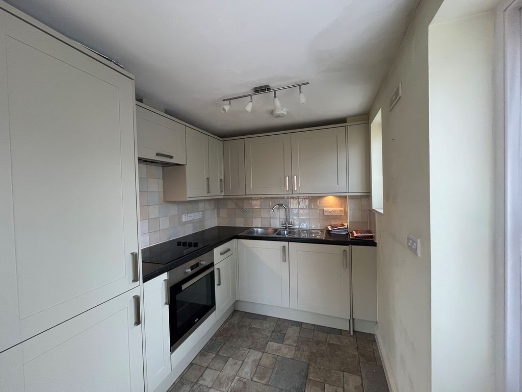 Property photo 3 of 6 Kitchen