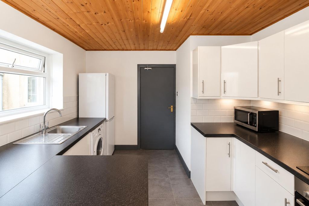 Property photo 2 of 19 06F1d84c-c483-48A7-Aa2E-E7B8d2417642.Png