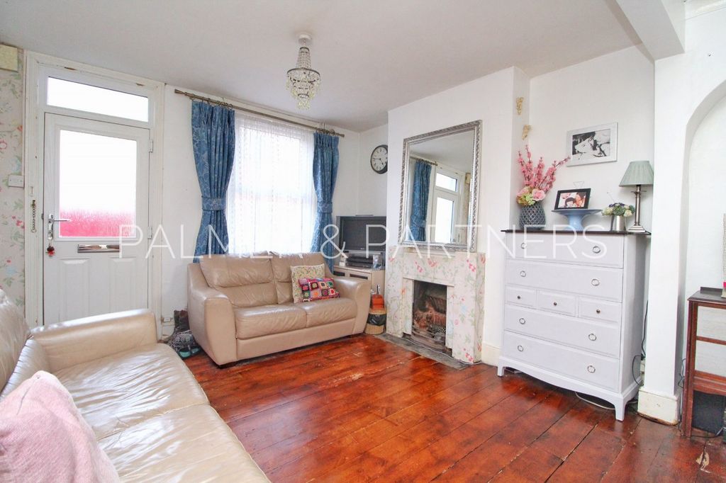 Property photo 3 of 8 Reception Room