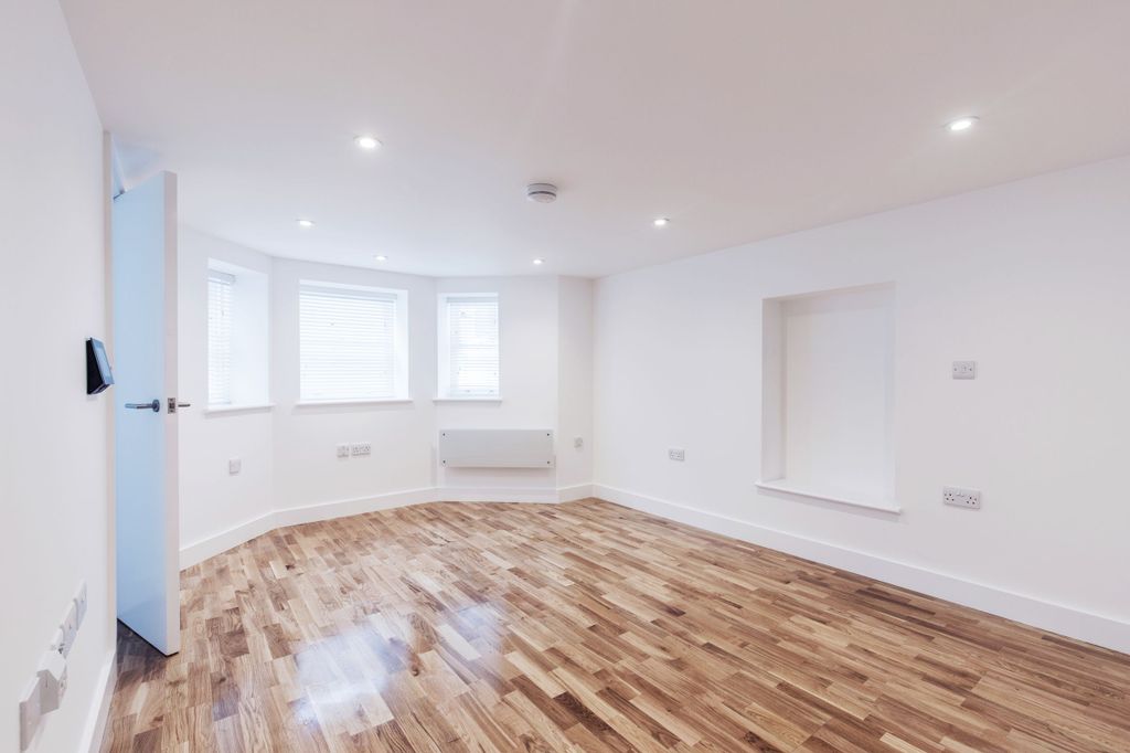 Property photo 1 of 10 Living_Room