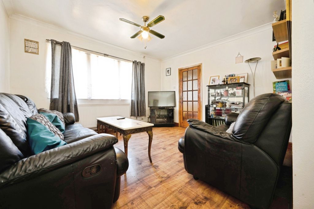 Property photo 3 of 16 E006Ac5d-Akl_0794
