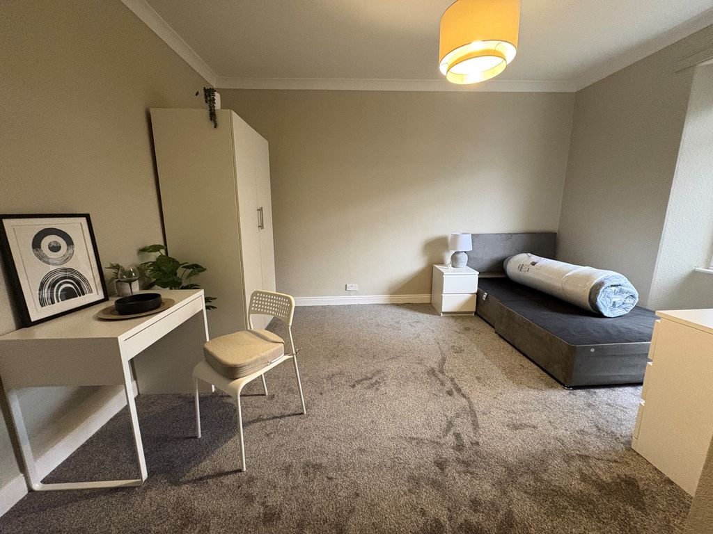 Property photo 2 of 3