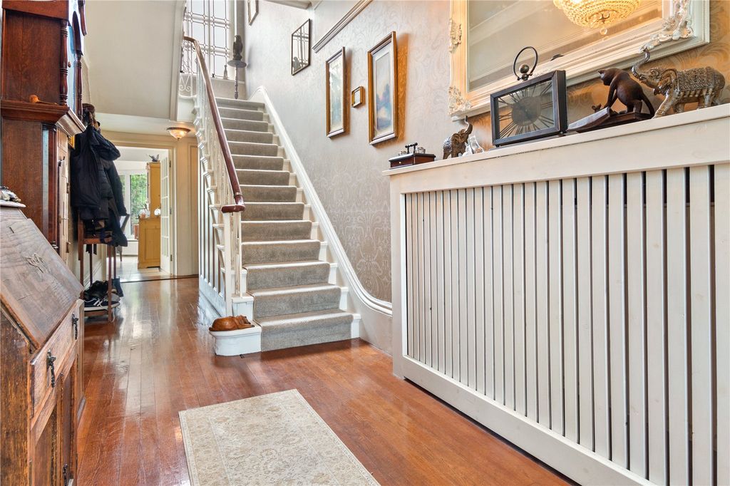 Property photo 2 of 60 Entrance Hall