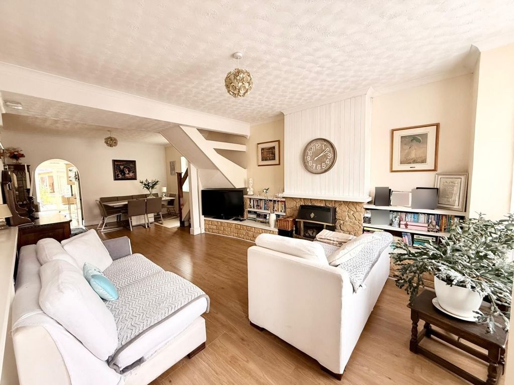 Property photo 2 of 13 Lounge