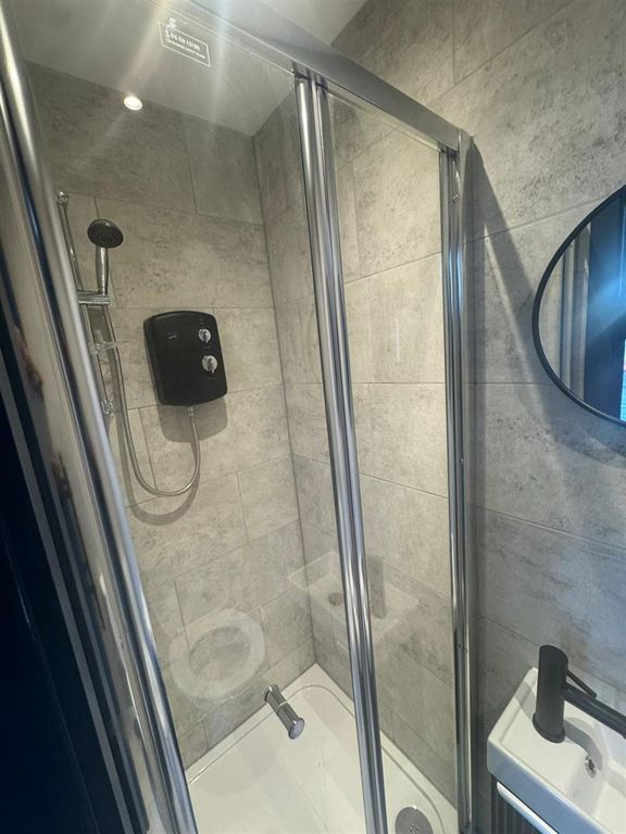 Property photo 2 of 3 Flat 1 Shower.Jpeg