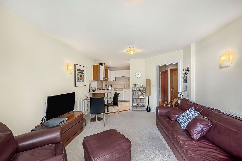 Property photo 2 of 14 Img_1116