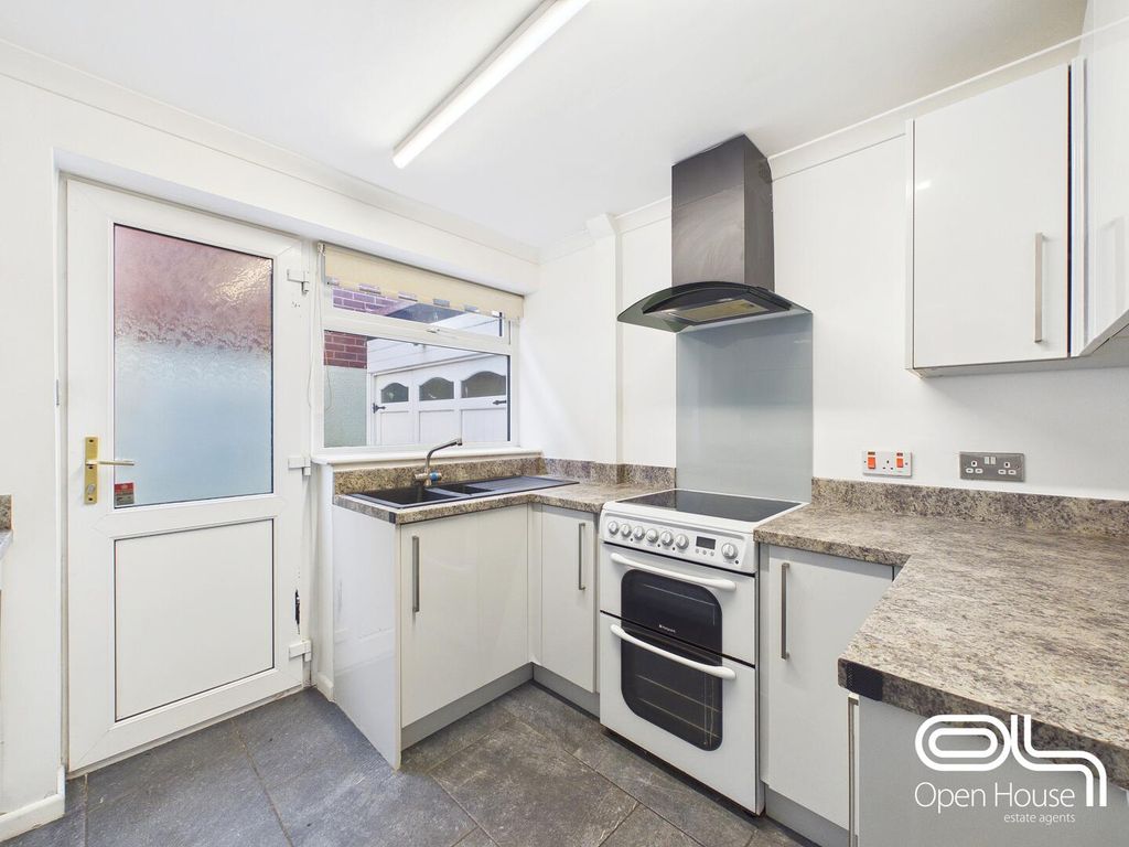 Property photo 3 of 16 Kitchen