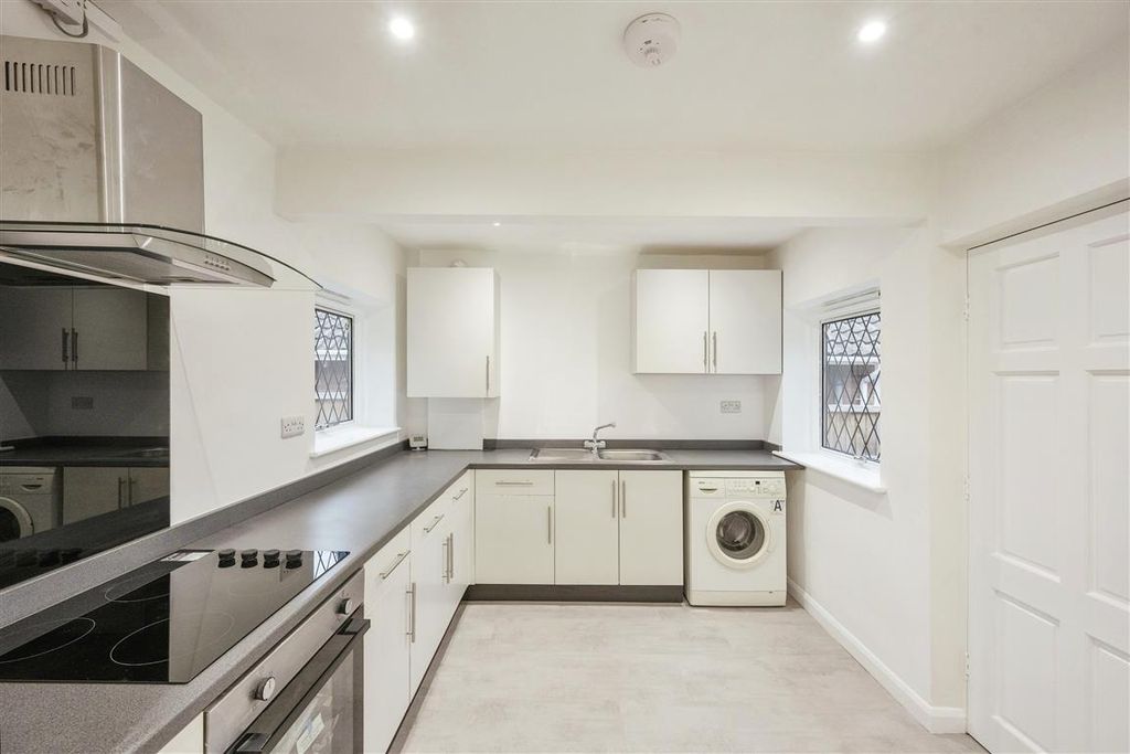 Property photo 3 of 13 Kitchen