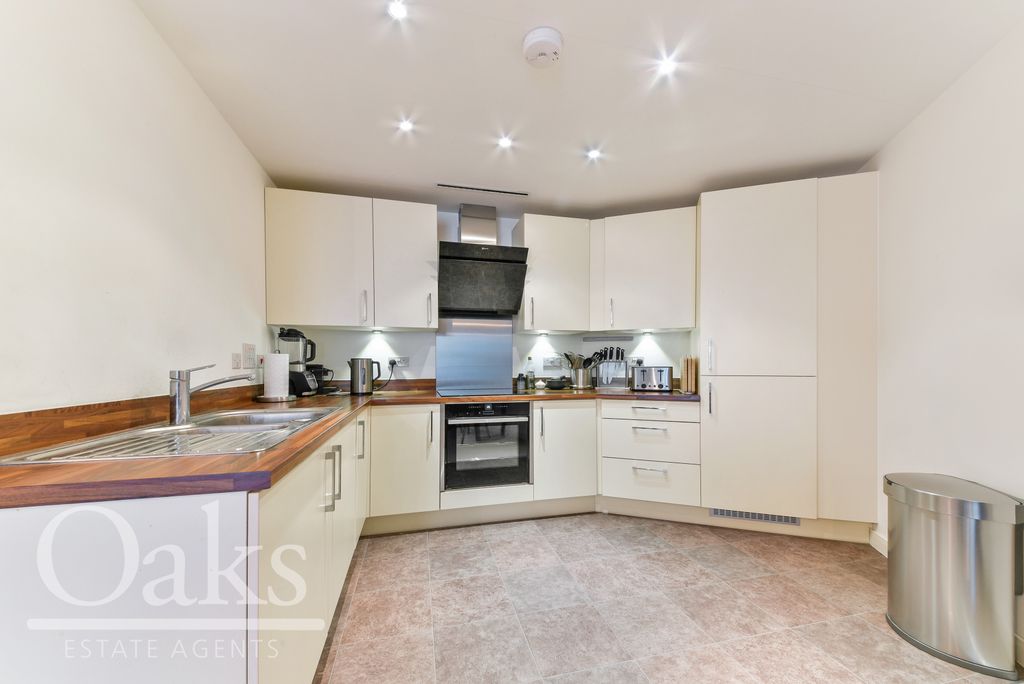 Property photo 2 of 8 Kitchen