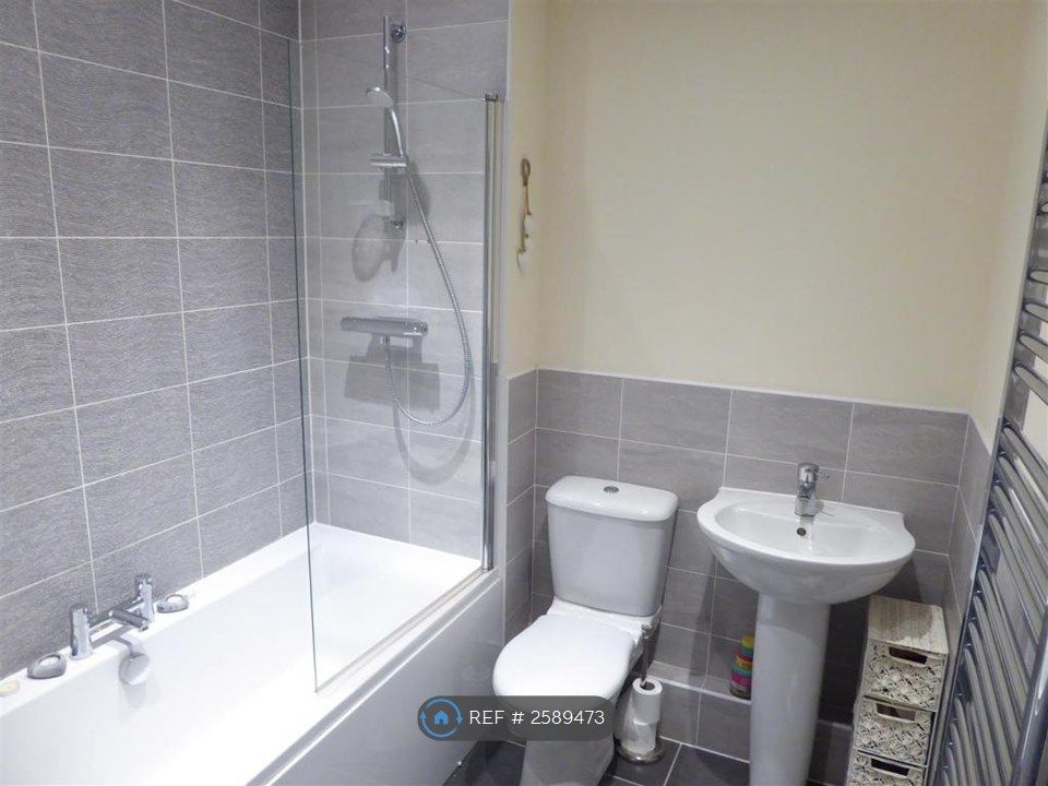 Property photo 1 of 10 Main Bathroom