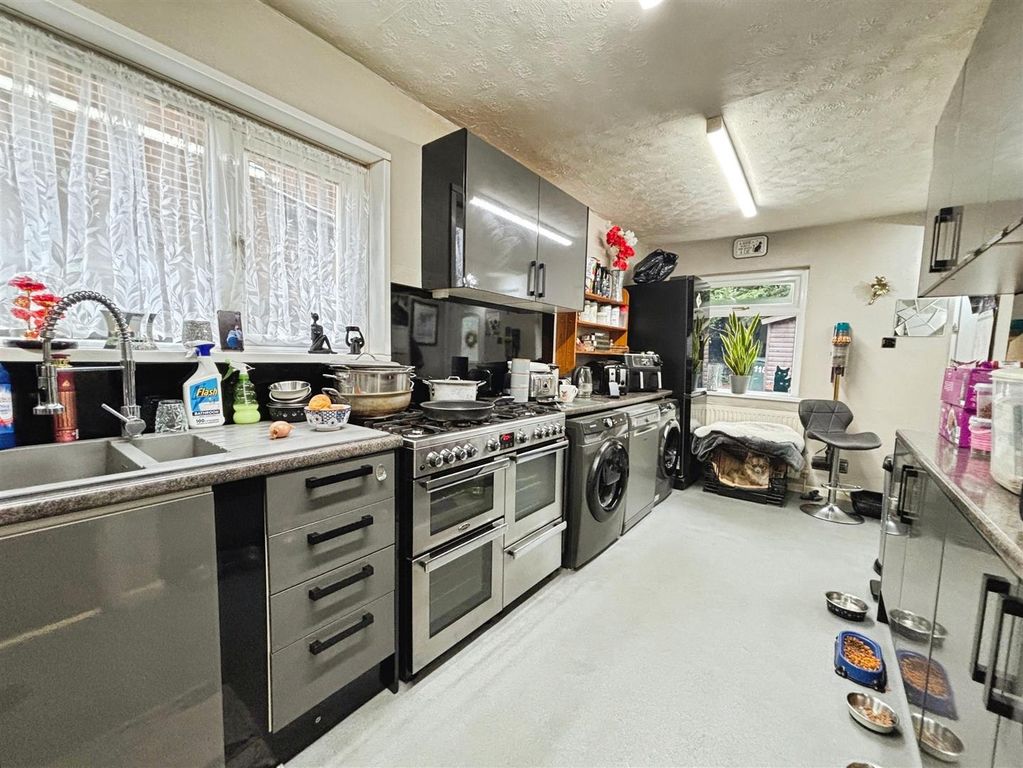 Property photo 2 of 20 Kitchen