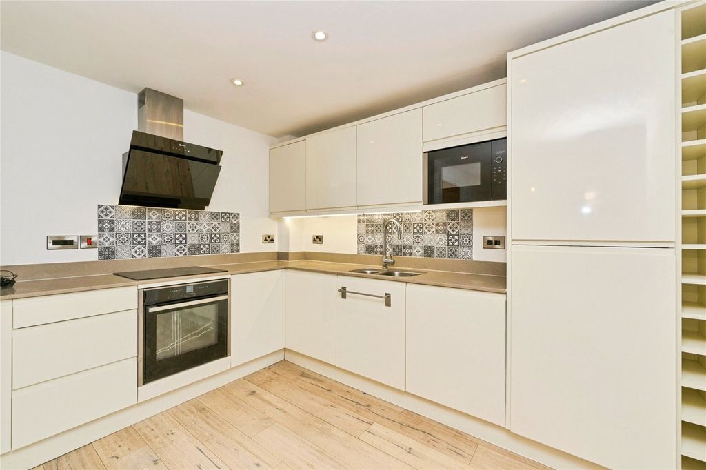 Property photo 3 of 21 Kitchen