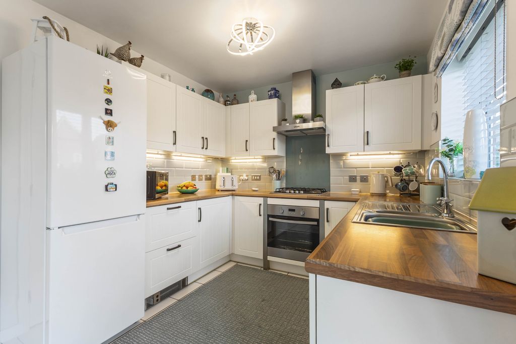 Property photo 3 of 34 Dining Kitchen 3