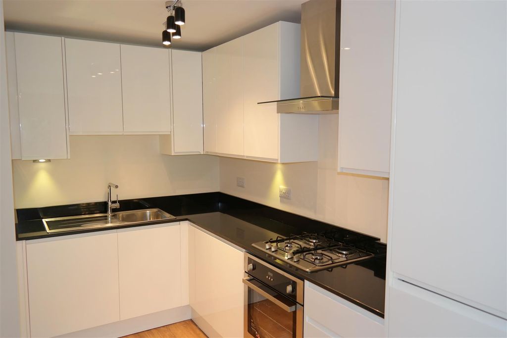 Property photo 3 of 9 002 Bloomsbury Court - Kitchen - 2.Jpg