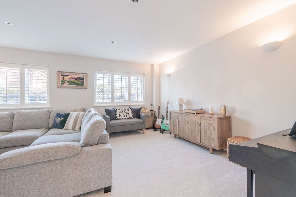 Property photo 3 of 42 4766033