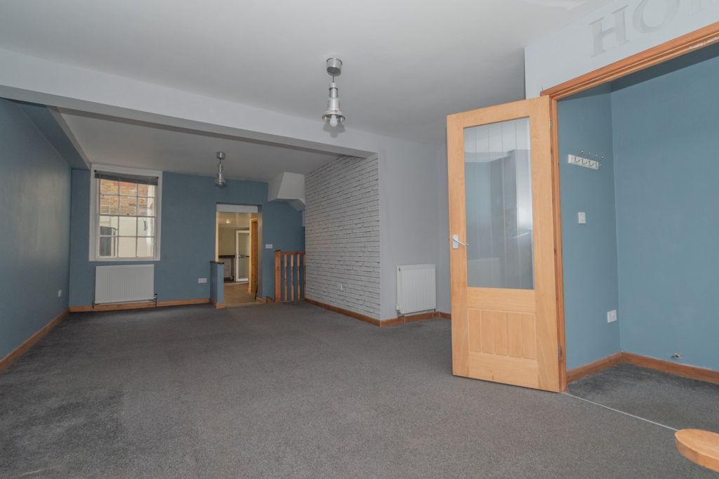 Property photo 3 of 15 General 2 George Str