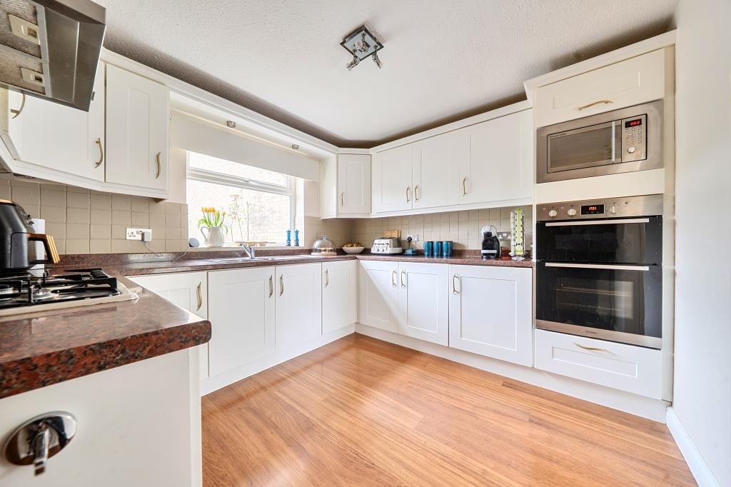 Property photo 3 of 20 Kitchen