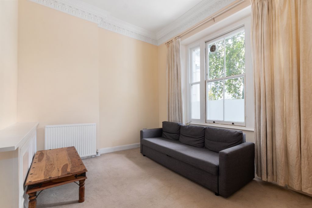 Property photo 2 of 7 Living Room