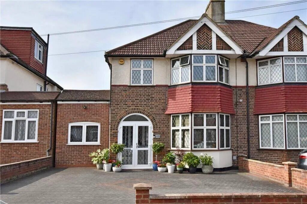 Property photo 1 of 20 4 Bed Semi-Detached House For Sale Kidbrooke Park Road, Kidbrooke Se3