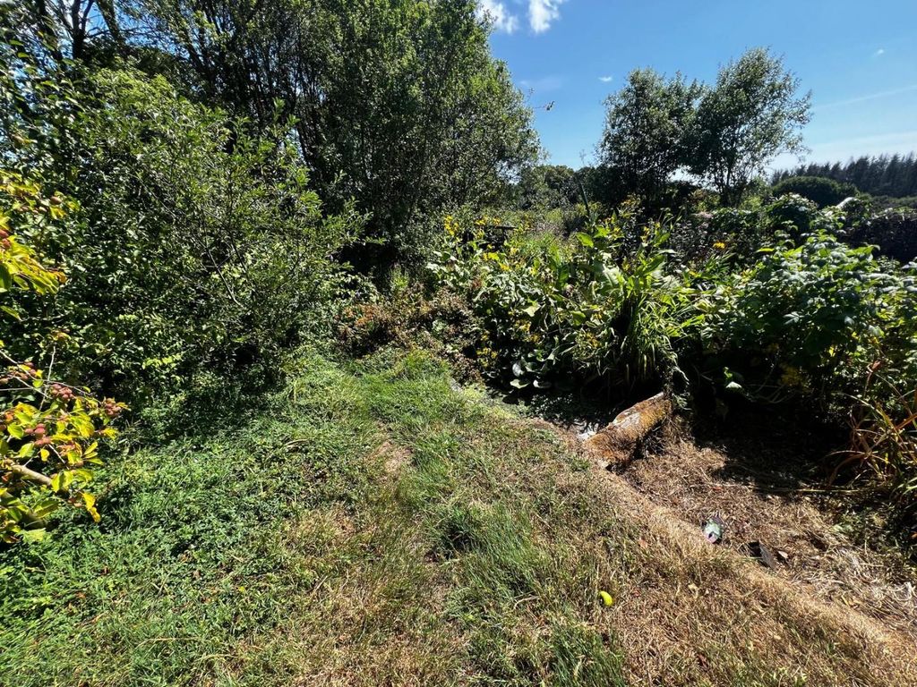 Property photo 3 of 8 Gardens