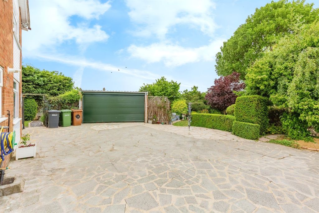 Property photo 1 of 17